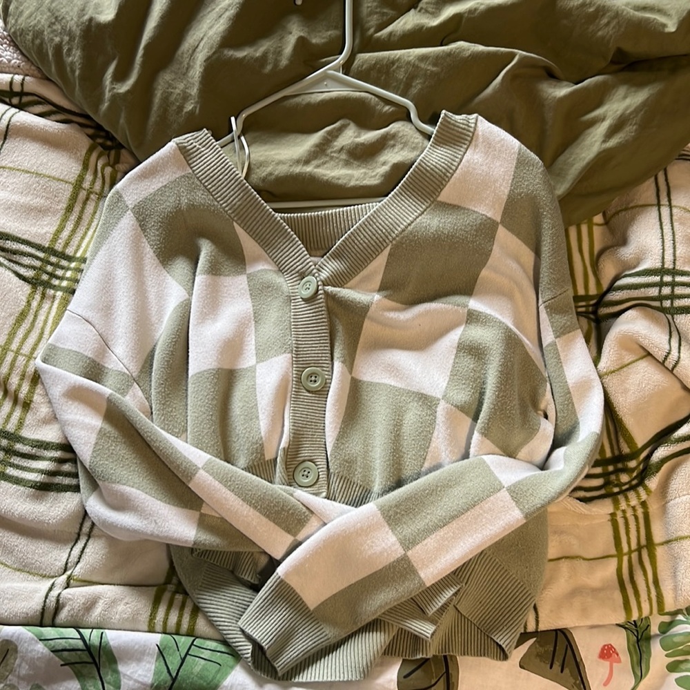 green/white checkered button crop